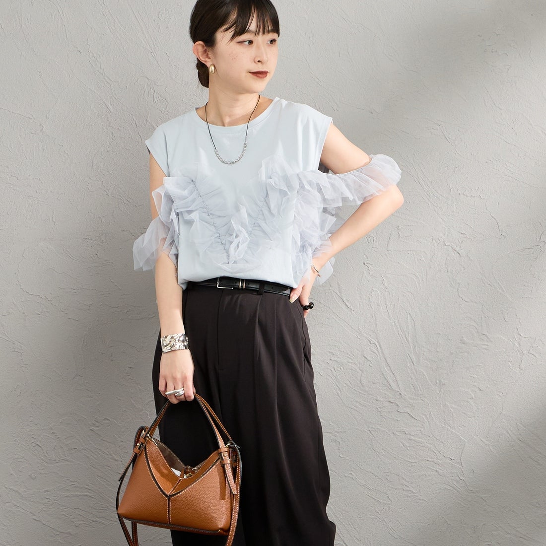 nenom [ネノム] マルチWAY チュールフリルドッキングノースリーブTシャツ [NE25112033] 05 L.GRAY &&モデル身長：150cm 着用サイズ：F&&