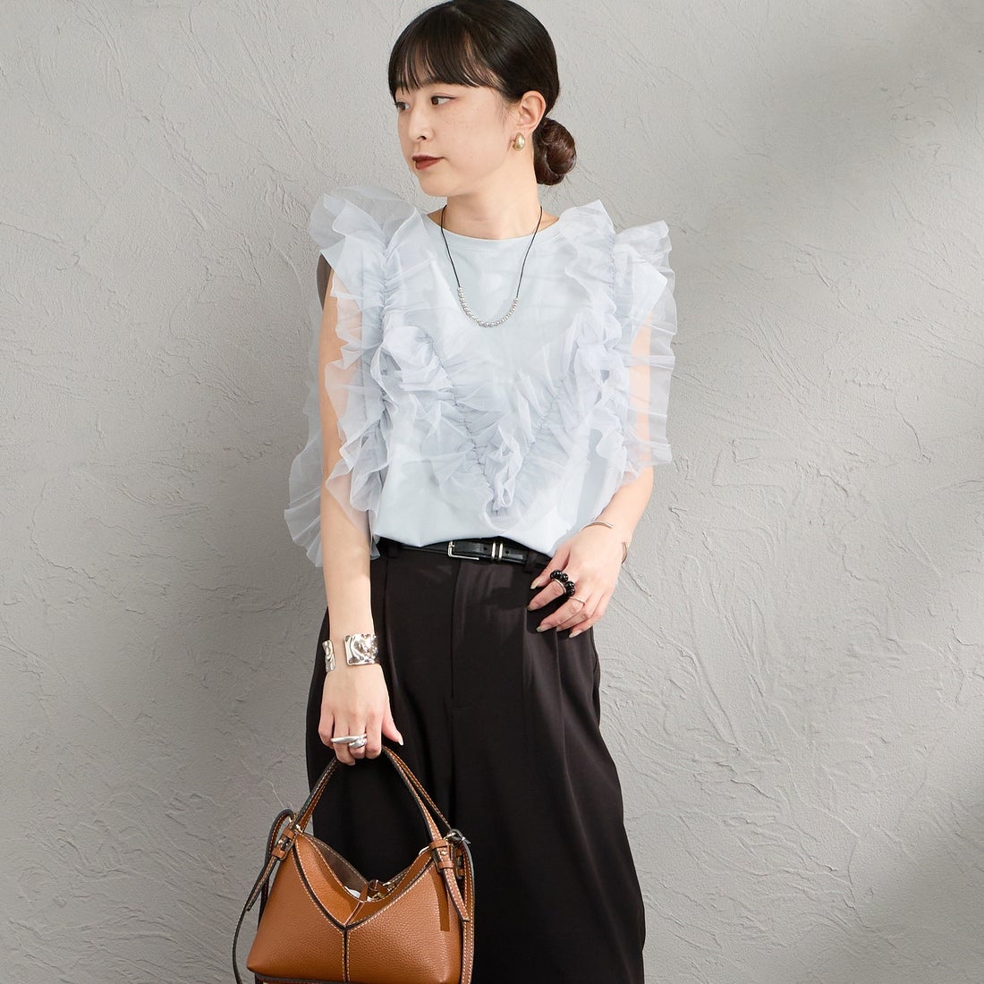 nenom [ネノム] マルチWAY チュールフリルドッキングノースリーブTシャツ [NE25112033] 05 L.GRAY &&モデル身長：150cm 着用サイズ：F&&
