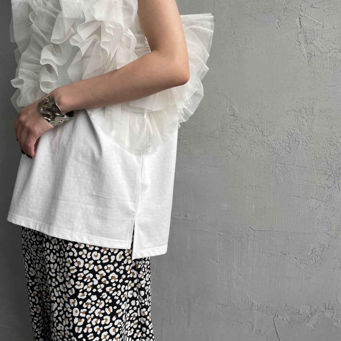 nenom [ネノム] マルチWAY チュールフリルドッキングノースリーブTシャツ [NE25112033] 02 OFF &&モデル身長：150cm 着用サイズ：F&&