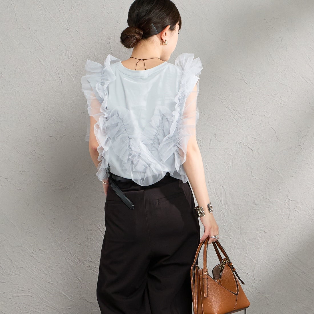 nenom [ネノム] マルチWAY チュールフリルドッキングノースリーブTシャツ [NE25112033] 05 L.GRAY &&モデル身長：150cm 着用サイズ：F&&