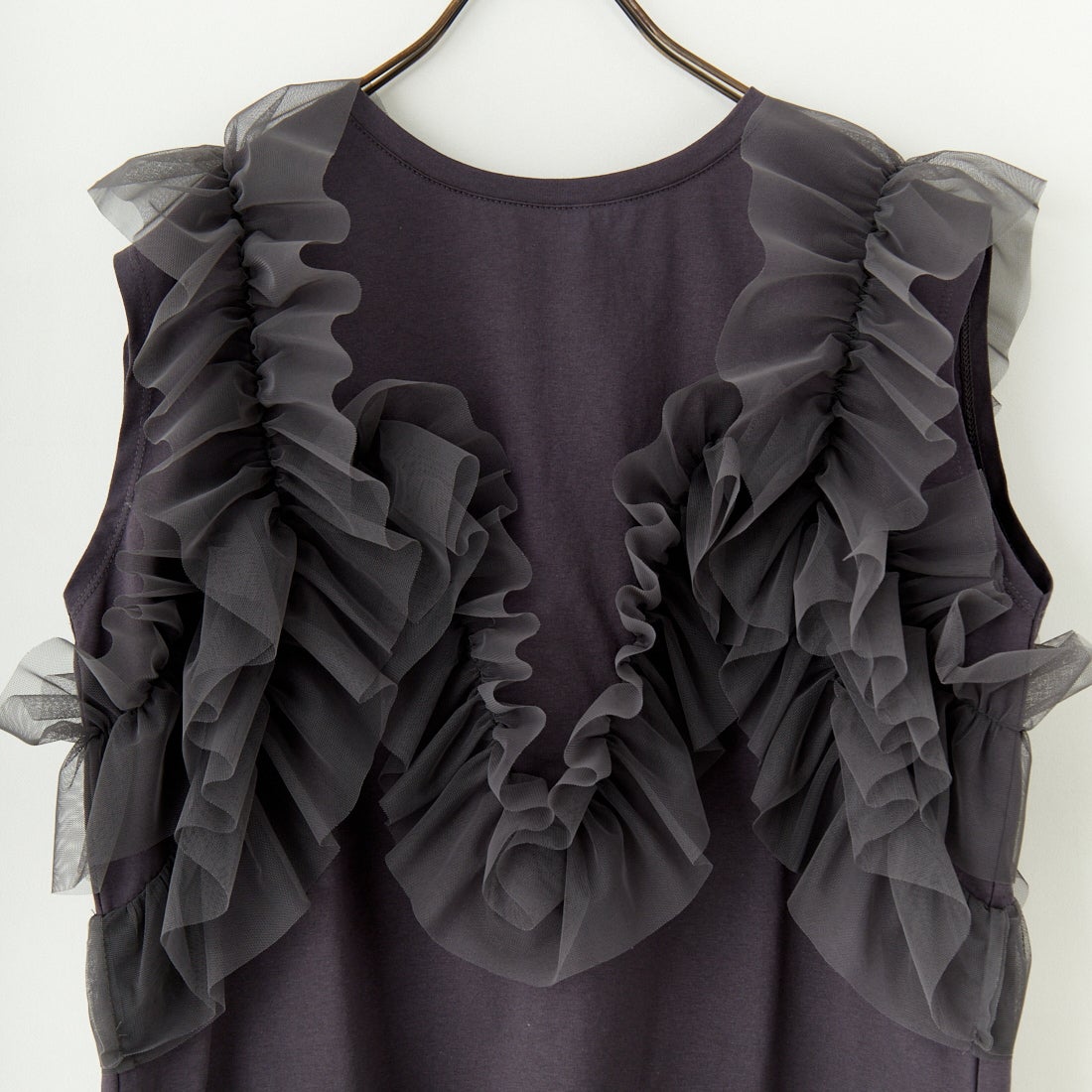 nenom [ネノム] マルチWAY チュールフリルドッキングノースリーブTシャツ [NE25112033] 08 CHARCOA