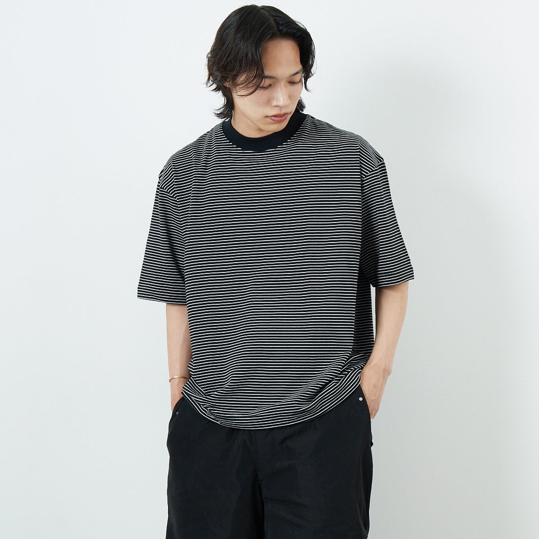 SLICK [スリック] マイクロボーダードローストリングTシャツ [5230102] 700 BLK/WH &&モデル身長：179cm 着用サイズ：1&&