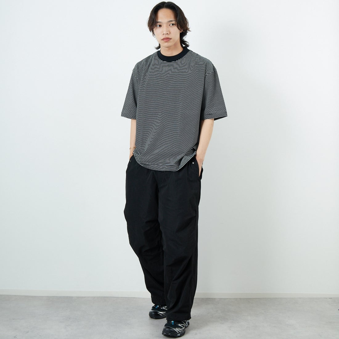 SLICK [スリック] マイクロボーダードローストリングTシャツ [5230102] 700 BLK/WH &&モデル身長：179cm 着用サイズ：1&&