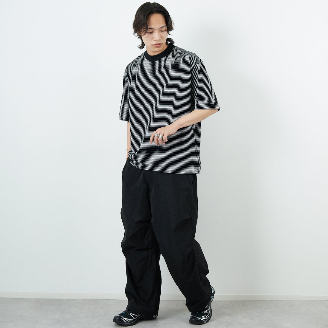 SLICK [スリック] マイクロボーダードローストリングTシャツ [5230102] 700 BLK/WH &&モデル身長：179cm 着用サイズ：1&&