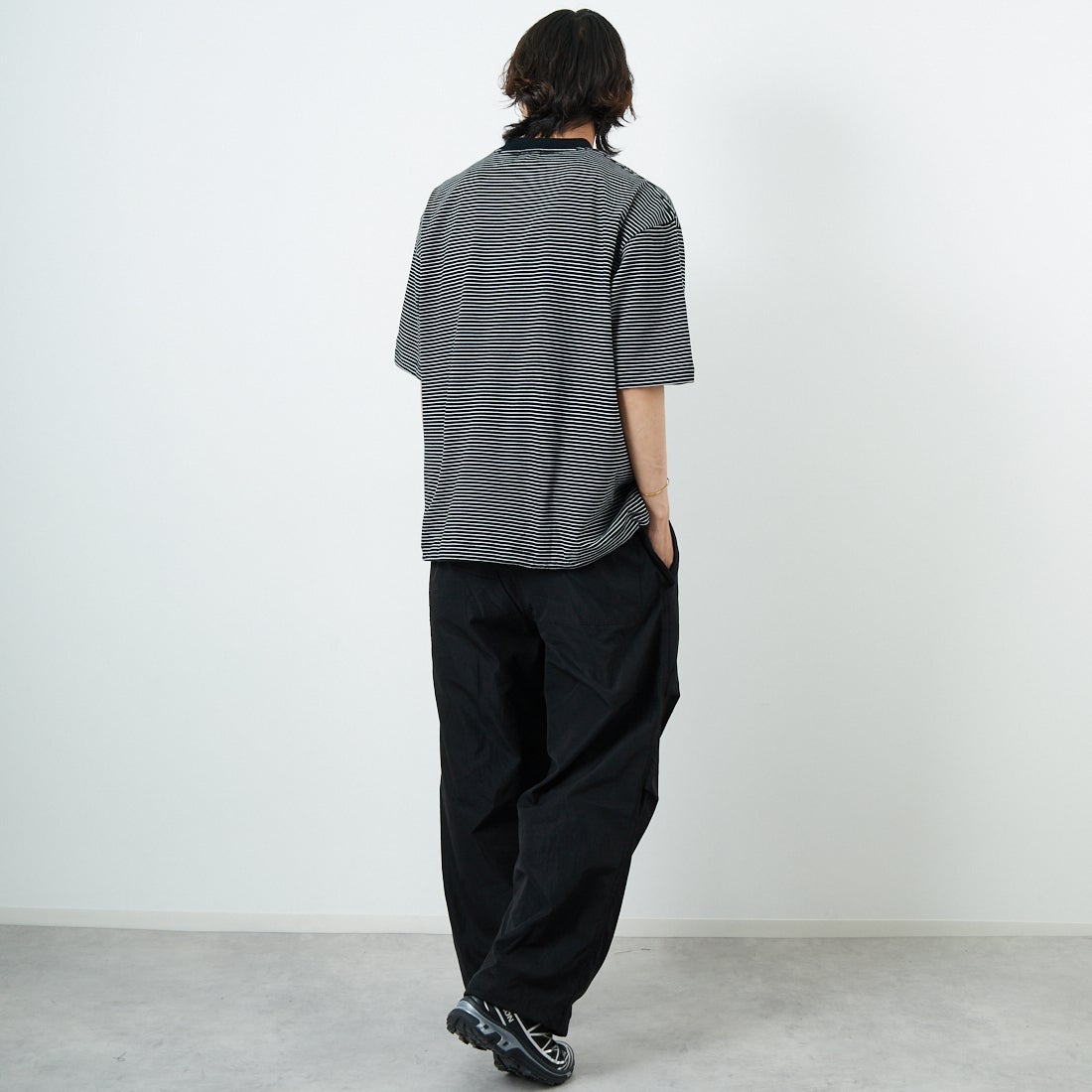 SLICK [スリック] マイクロボーダードローストリングTシャツ [5230102] 700 BLK/WH &&モデル身長：179cm 着用サイズ：1&&