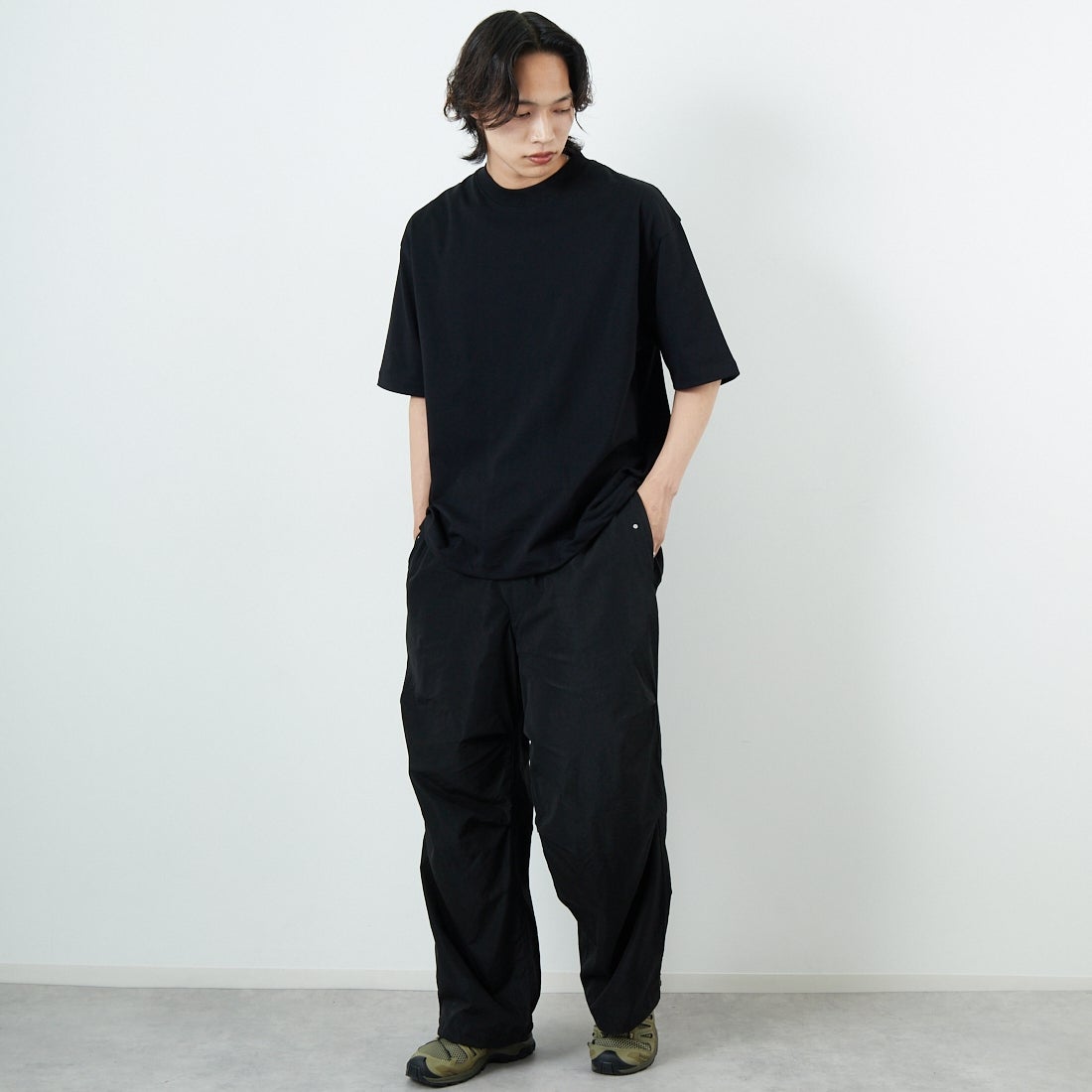 SLICK [スリック] ダブルヤーンドローストリングTシャツ [5230101] 700 BLACK &&モデル身長：179cm 着用サイズ：1&&