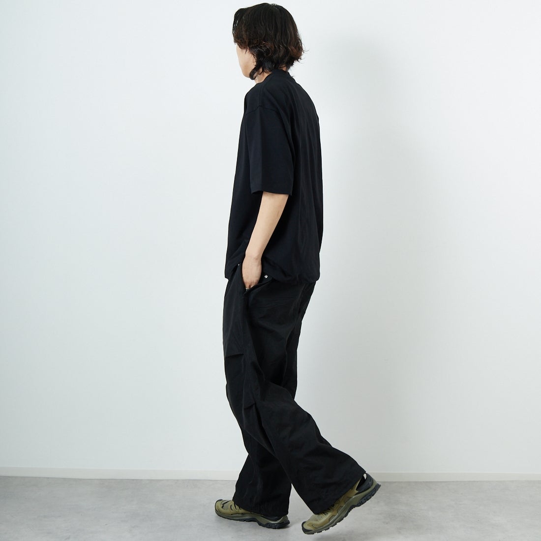 SLICK [スリック] ダブルヤーンドローストリングTシャツ [5230101] 700 BLACK &&モデル身長：179cm 着用サイズ：1&&