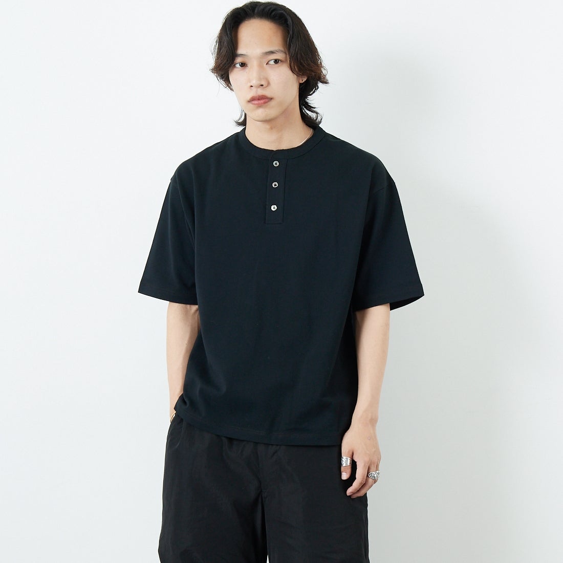 SLICK [スリック] 鹿の子ヘンリーネックTシャツ [5230109] 700 BLACK &&モデル身長：179cm 着用サイズ：1&&