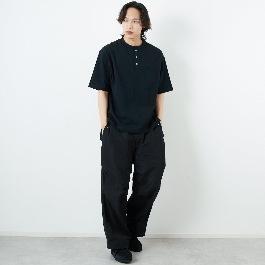 SLICK [スリック] 鹿の子ヘンリーネックTシャツ [5230109] 700 BLACK &&モデル身長：179cm 着用サイズ：1&&