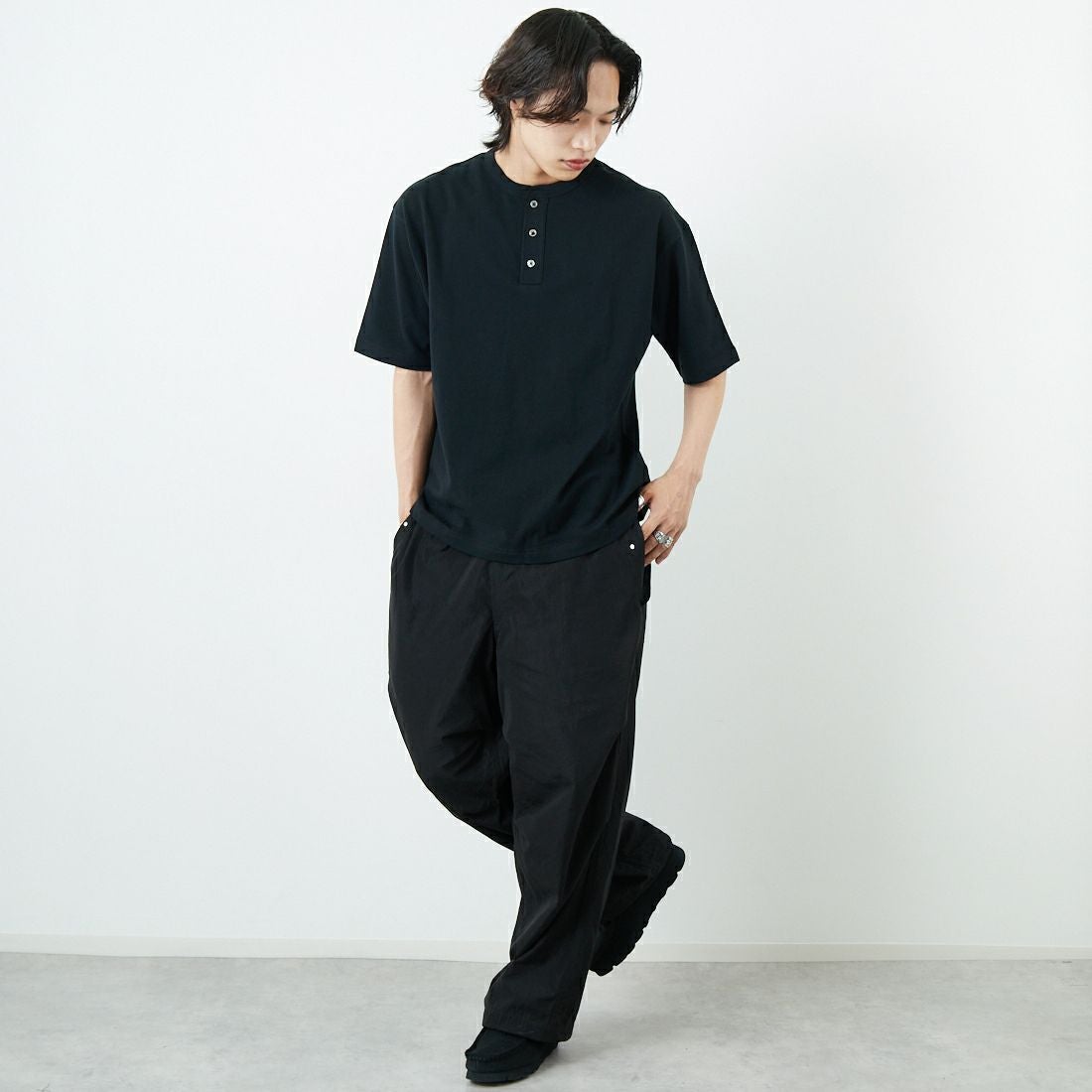 SLICK [スリック] 鹿の子ヘンリーネックTシャツ [5230109] 700 BLACK &&モデル身長：179cm 着用サイズ：1&&
