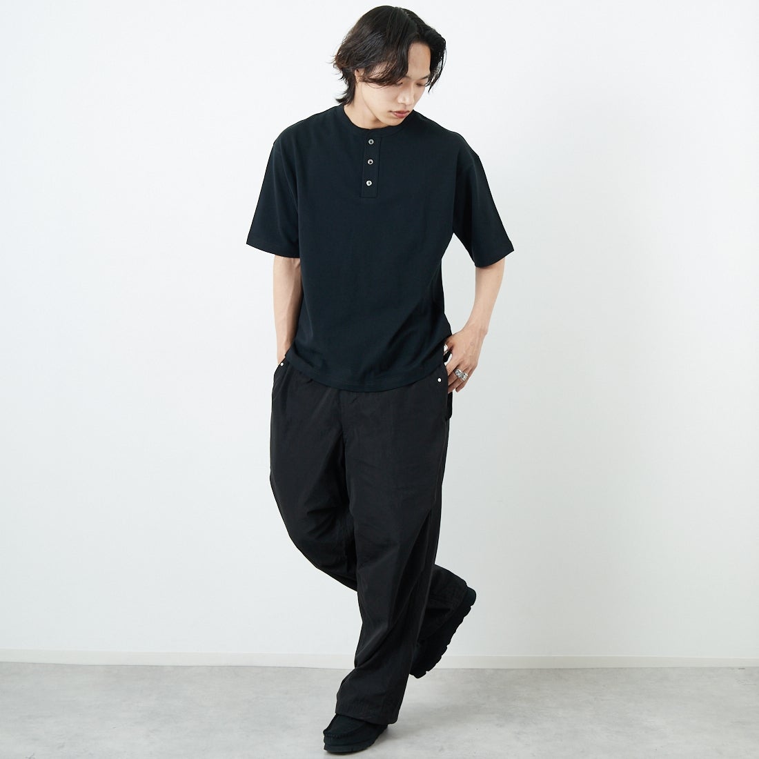 SLICK [スリック] 鹿の子ヘンリーネックTシャツ [5230109] 700 BLACK &&モデル身長：179cm 着用サイズ：1&&
