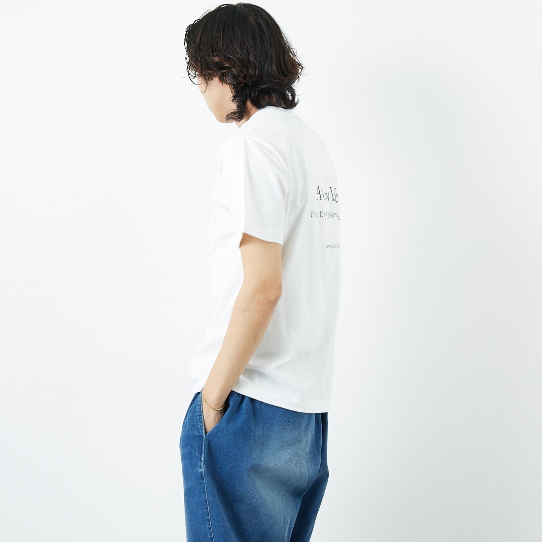 SLICK [スリック] レギュラーフィットプリントTシャツ [5230110] 900 WHITE &&モデル身長：179cm 着用サイズ：1&&
