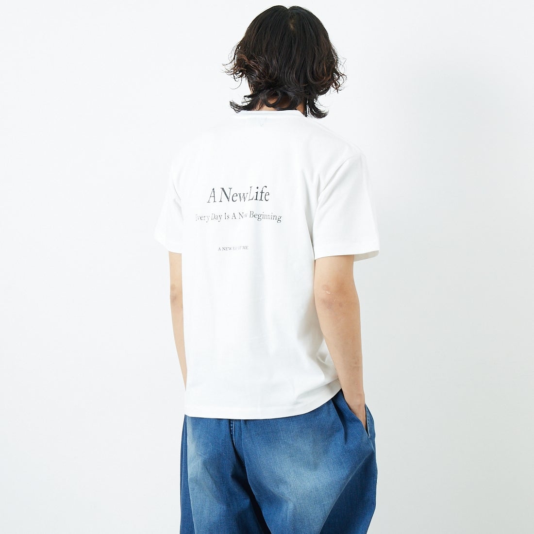 SLICK [スリック] レギュラーフィットプリントTシャツ [5230110] 900 WHITE &&モデル身長：179cm 着用サイズ：1&&
