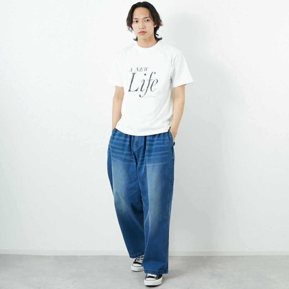 SLICK [スリック] レギュラーフィットプリントTシャツ [5230110] 900 WHITE &&モデル身長：179cm 着用サイズ：1&&