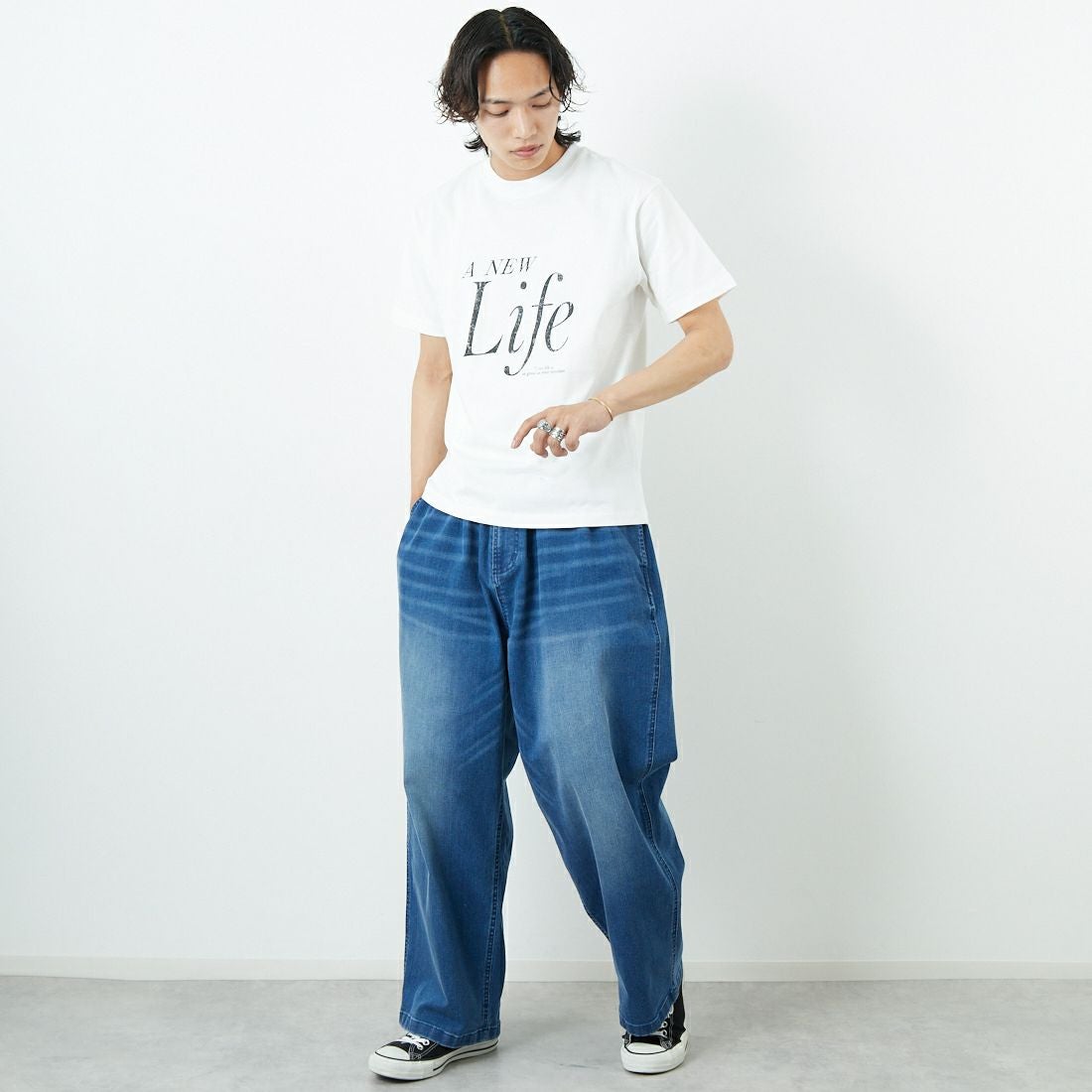 SLICK [スリック] レギュラーフィットプリントTシャツ [5230110] 900 WHITE &&モデル身長：179cm 着用サイズ：1&&