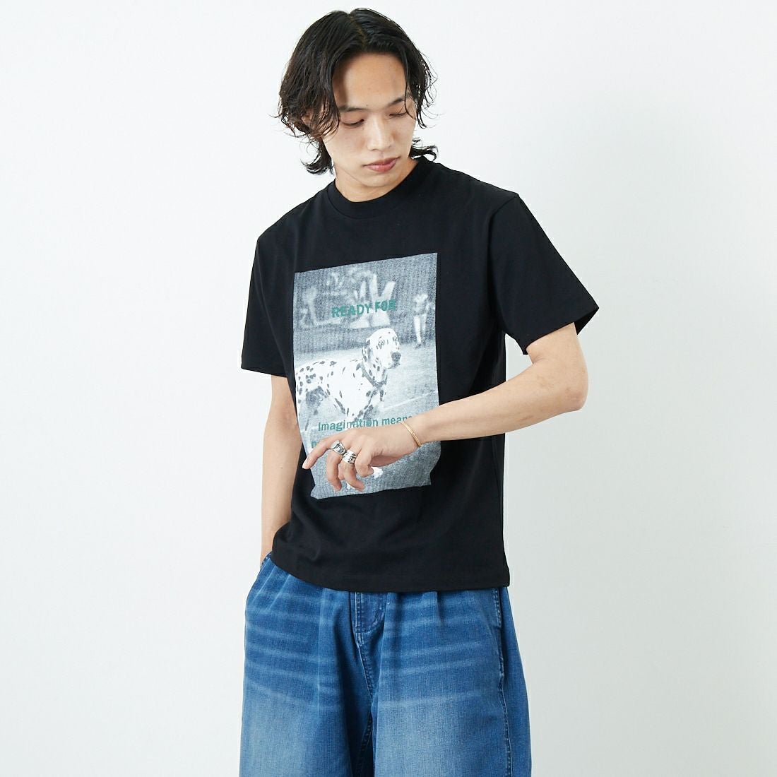 SLICK [スリック] レギュラーフィットプリントTシャツ [5230112] 700 BLACK &&モデル身長：179cm 着用サイズ：1&&