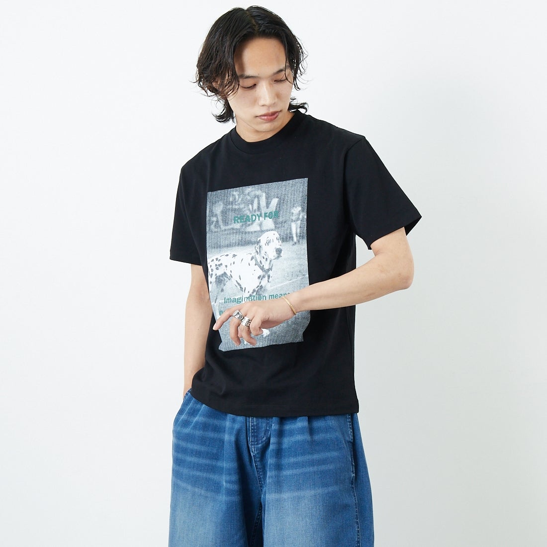 SLICK [スリック] レギュラーフィットプリントTシャツ [5230112] 700 BLACK &&モデル身長：179cm 着用サイズ：1&&