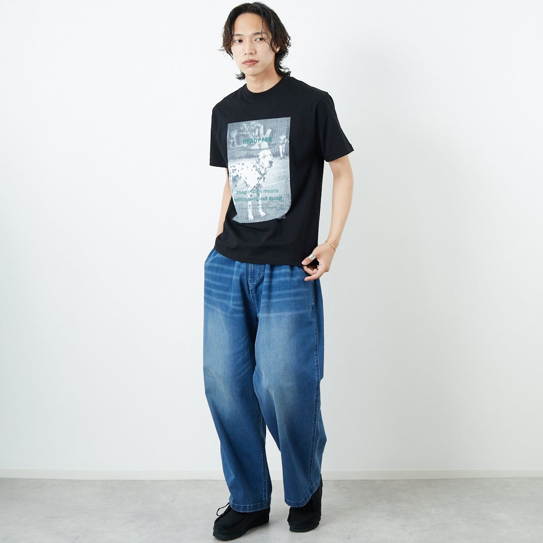 SLICK [スリック] レギュラーフィットプリントTシャツ [5230112] 700 BLACK &&モデル身長：179cm 着用サイズ：1&&