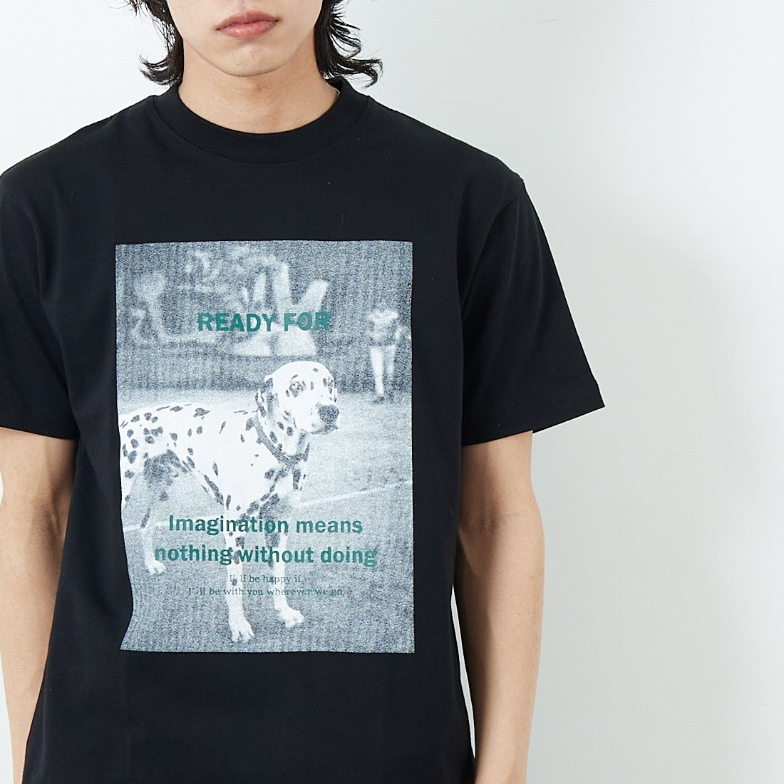 SLICK [スリック] レギュラーフィットプリントTシャツ [5230112] 700 BLACK &&モデル身長：179cm 着用サイズ：1&&