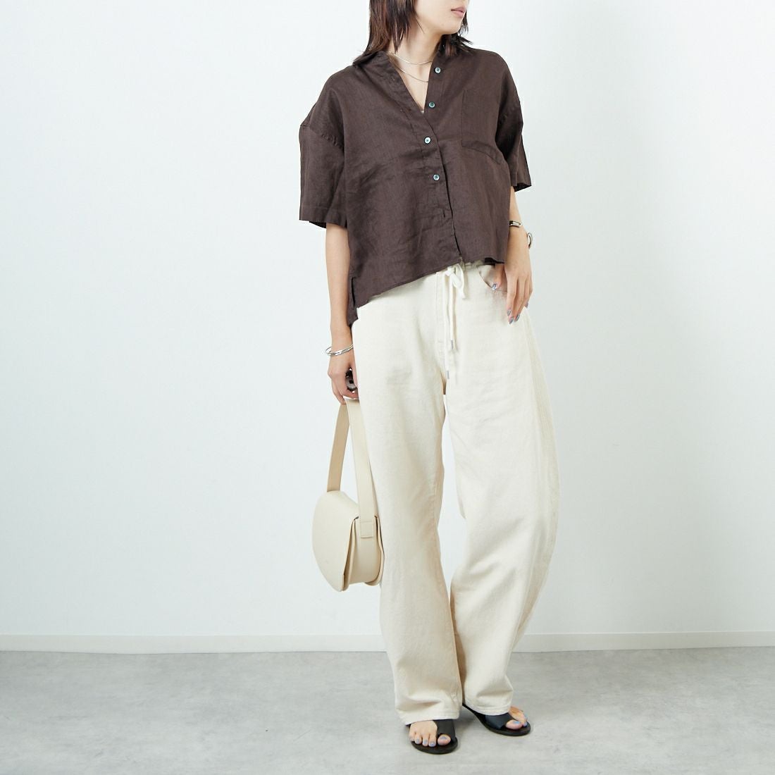Jeans Factory Clothes [ジーンズファクトリークローズ] リネンショートスリーブシャツ [LFP501]  BROWN &&モデル身長：167cm 着用サイズ：F&&