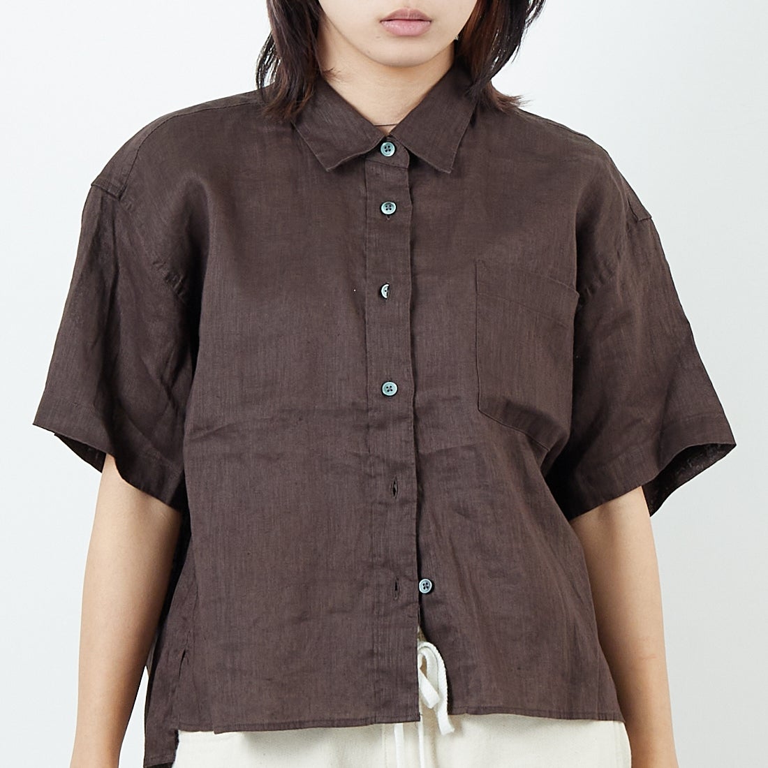 Jeans Factory Clothes [ジーンズファクトリークローズ] リネンショートスリーブシャツ [LFP501]  BROWN &&モデル身長：167cm 着用サイズ：F&&