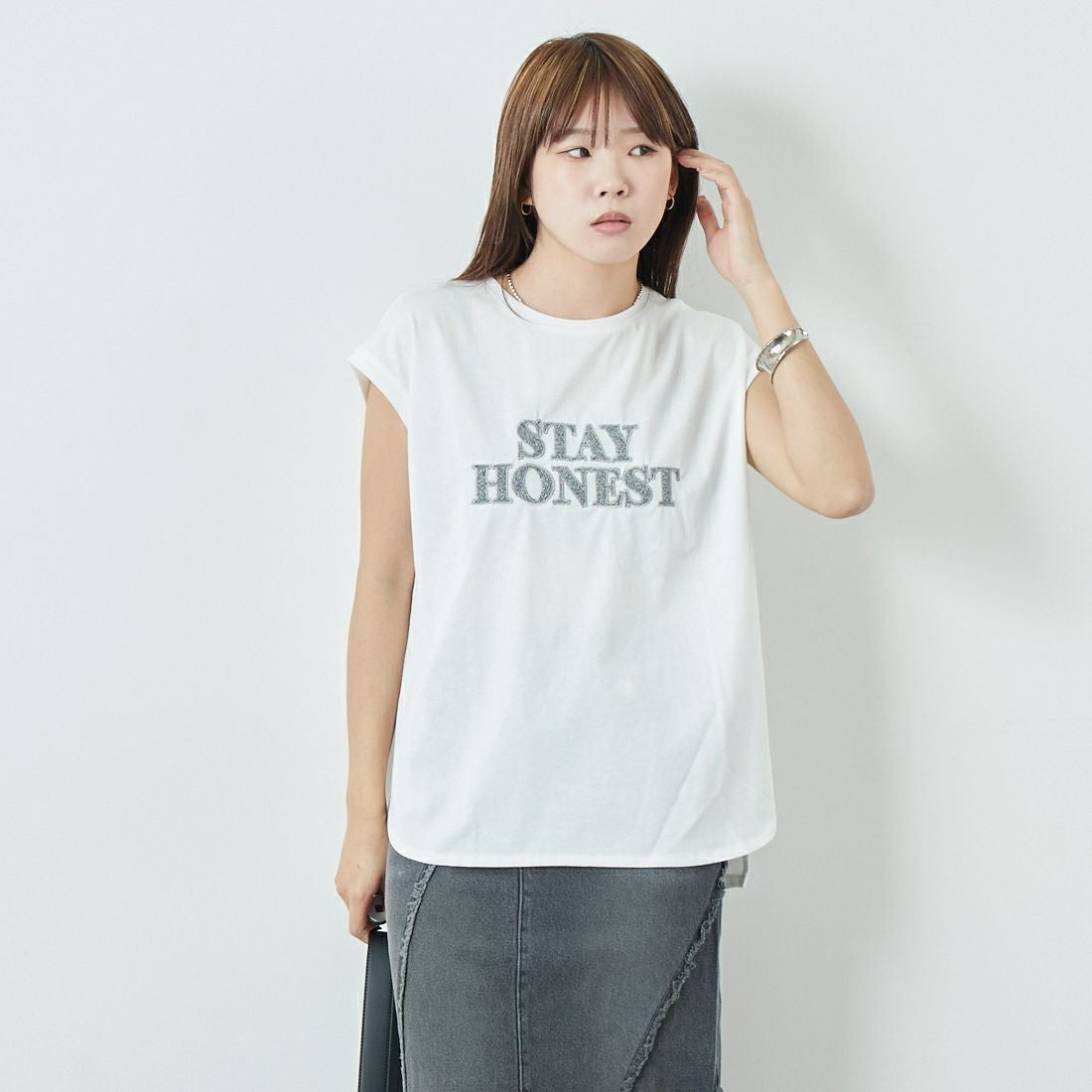 Maison de L'allure [メゾン ドゥ ラリュール] ラメアップリケノースリーブTシャツ [M25112026] 02 OFF&& モデル身長：167cm 着用サイズ：F&&