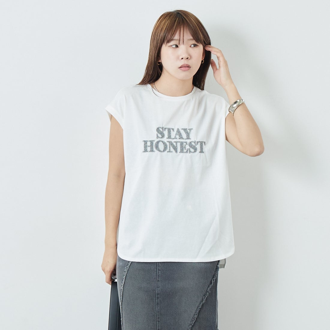 Maison de L'allure [メゾン ドゥ ラリュール] ラメアップリケノースリーブTシャツ [M25112026] 02 OFF&& モデル身長：167cm 着用サイズ：F&&