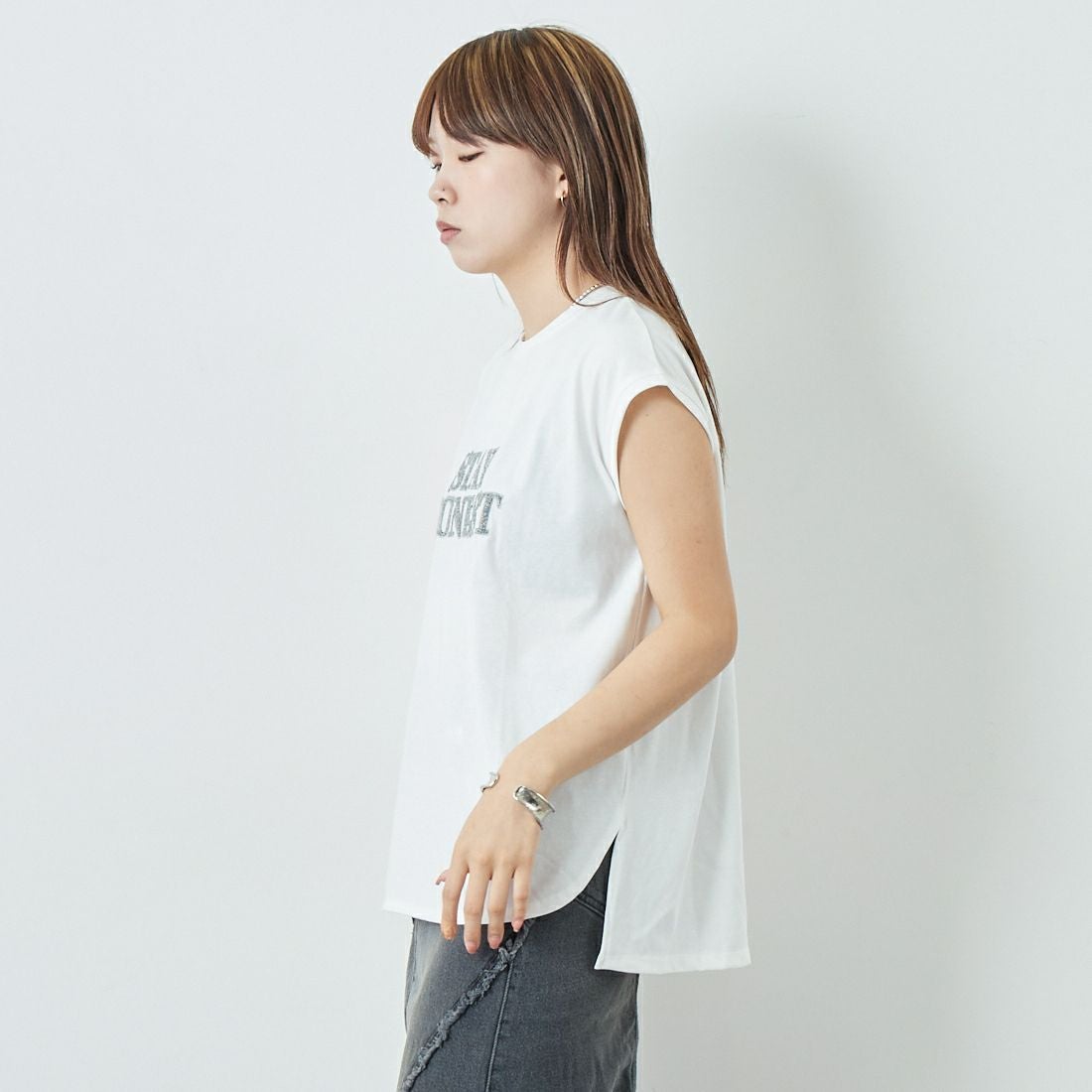 Maison de L'allure [メゾン ドゥ ラリュール] ラメアップリケノースリーブTシャツ [M25112026] 02 OFF&& モデル身長：167cm 着用サイズ：F&&