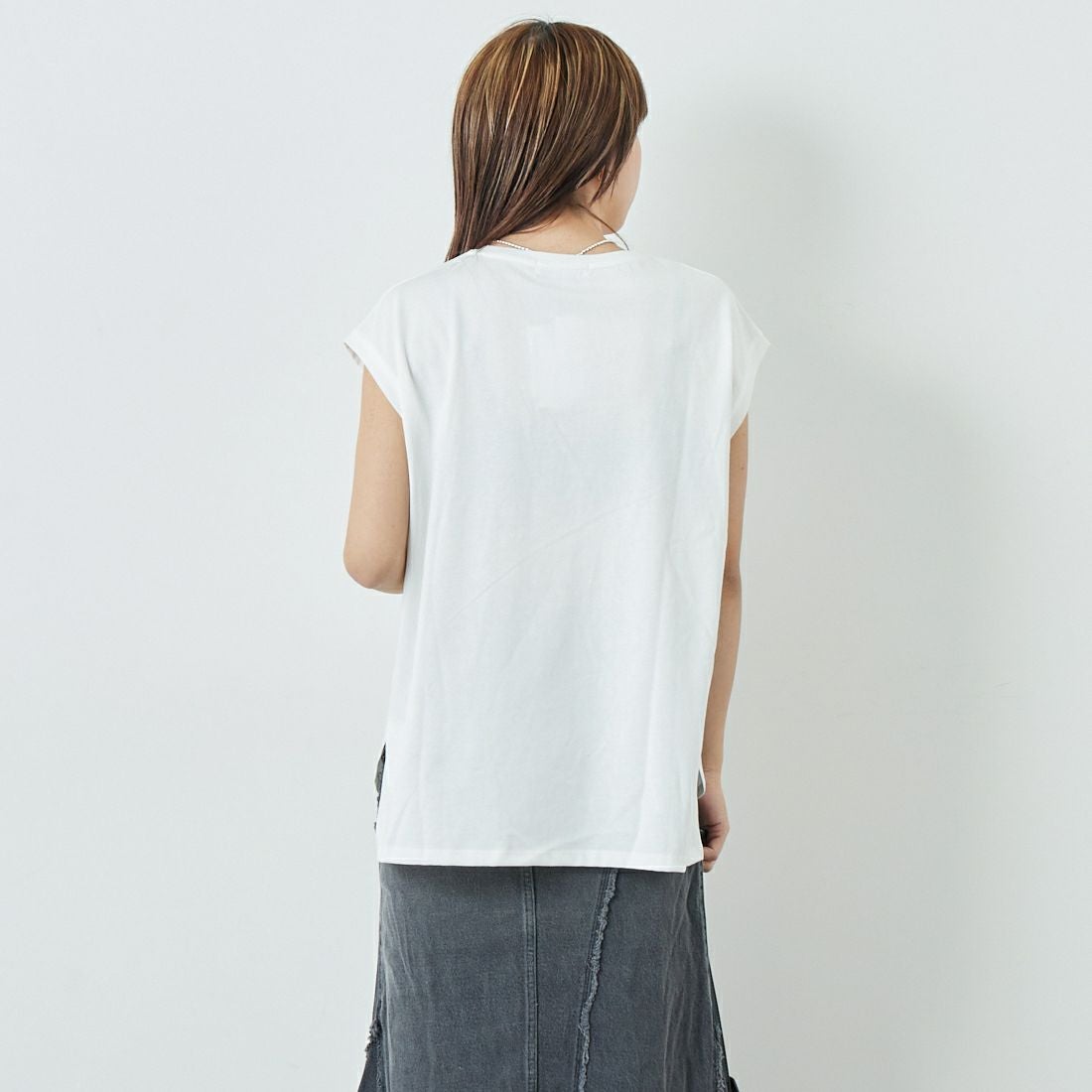 Maison de L'allure [メゾン ドゥ ラリュール] ラメアップリケノースリーブTシャツ [M25112026] 02 OFF&& モデル身長：167cm 着用サイズ：F&&