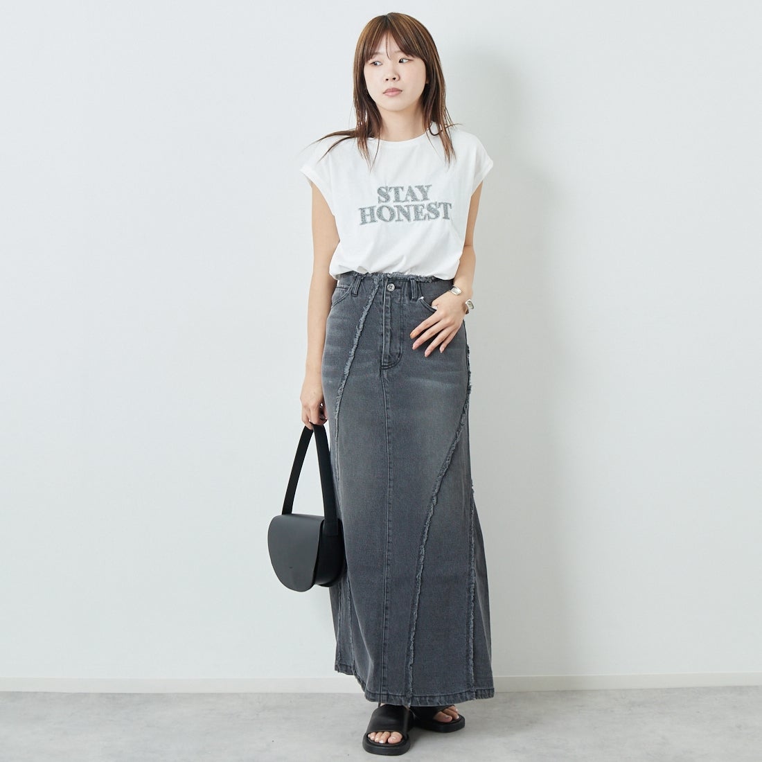 Maison de L'allure [メゾン ドゥ ラリュール] ラメアップリケノースリーブTシャツ [M25112026] 02 OFF&& モデル身長：167cm 着用サイズ：F&&