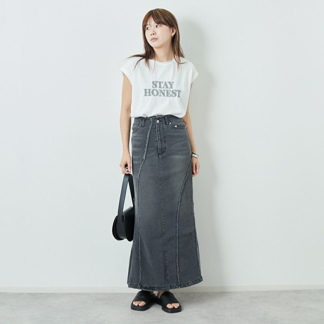 Maison de L'allure [メゾン ドゥ ラリュール] ラメアップリケノースリーブTシャツ [M25112026] 02 OFF&& モデル身長：167cm 着用サイズ：F&&
