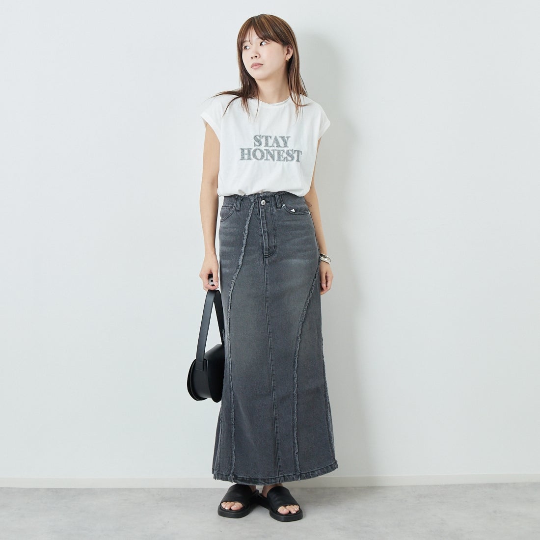 Maison de L'allure [メゾン ドゥ ラリュール] ラメアップリケノースリーブTシャツ [M25112026] 02 OFF&& モデル身長：167cm 着用サイズ：F&&