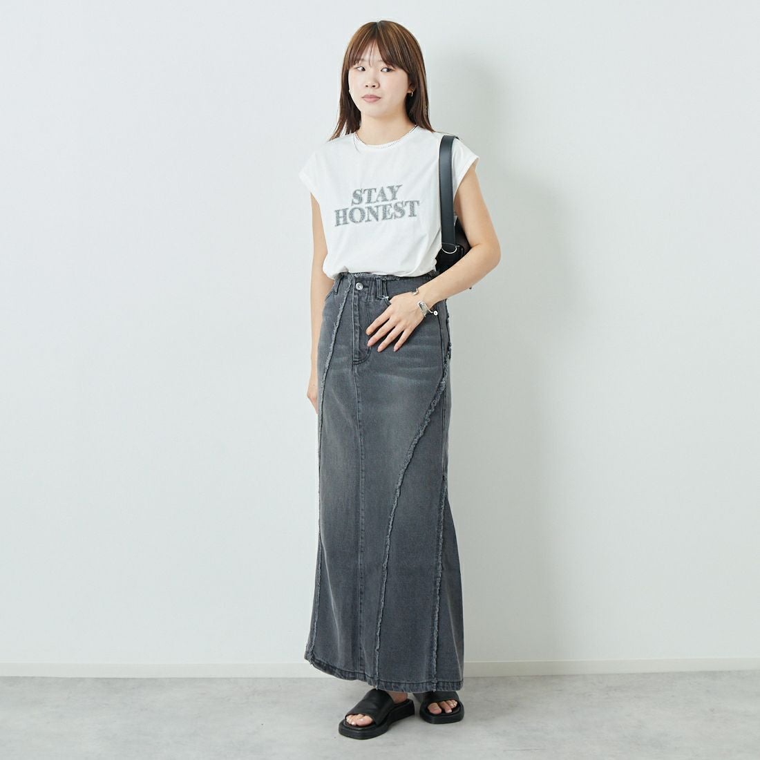 Maison de L'allure [メゾン ドゥ ラリュール] ラメアップリケノースリーブTシャツ [M25112026] 02 OFF&& モデル身長：167cm 着用サイズ：F&&