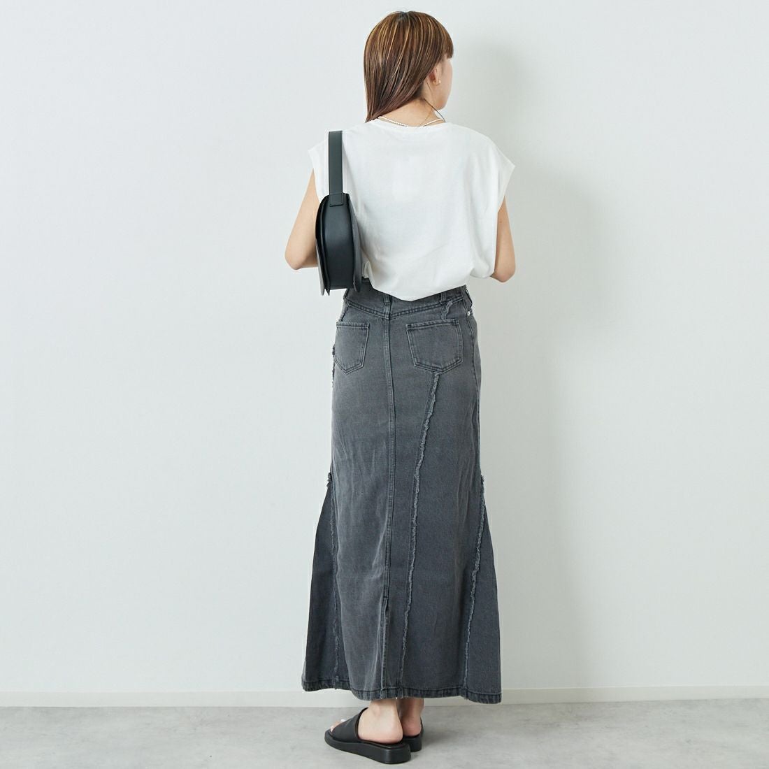 Maison de L'allure [メゾン ドゥ ラリュール] ラメアップリケノースリーブTシャツ [M25112026] 02 OFF&& モデル身長：167cm 着用サイズ：F&&