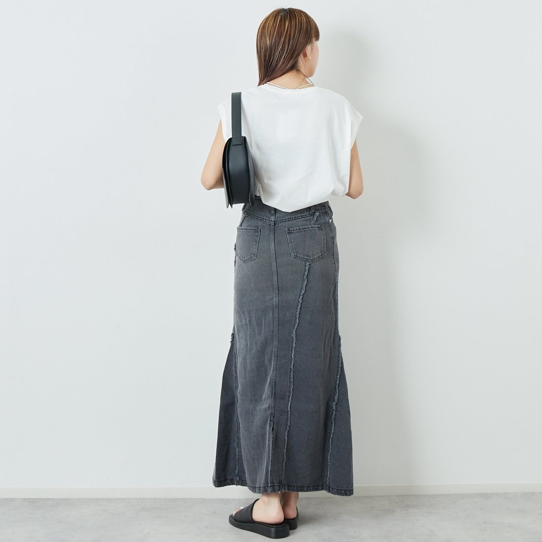 Maison de L'allure [メゾン ドゥ ラリュール] ラメアップリケノースリーブTシャツ [M25112026] 02 OFF&& モデル身長：167cm 着用サイズ：F&&