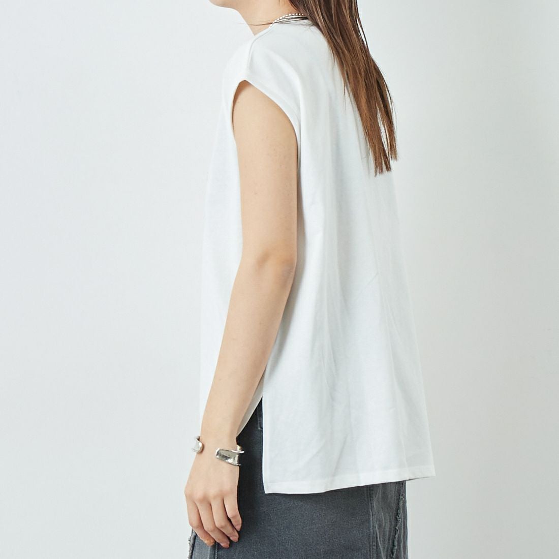 Maison de L'allure [メゾン ドゥ ラリュール] ラメアップリケノースリーブTシャツ [M25112026] 02 OFF&& モデル身長：167cm 着用サイズ：F&&