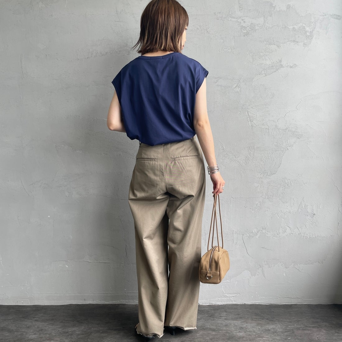 Maison de L'allure [メゾン ドゥ ラリュール] ラメアップリケノースリーブTシャツ [M25112026] 16 NAVY &&モデル身長：158cm 着用サイズ：F&&