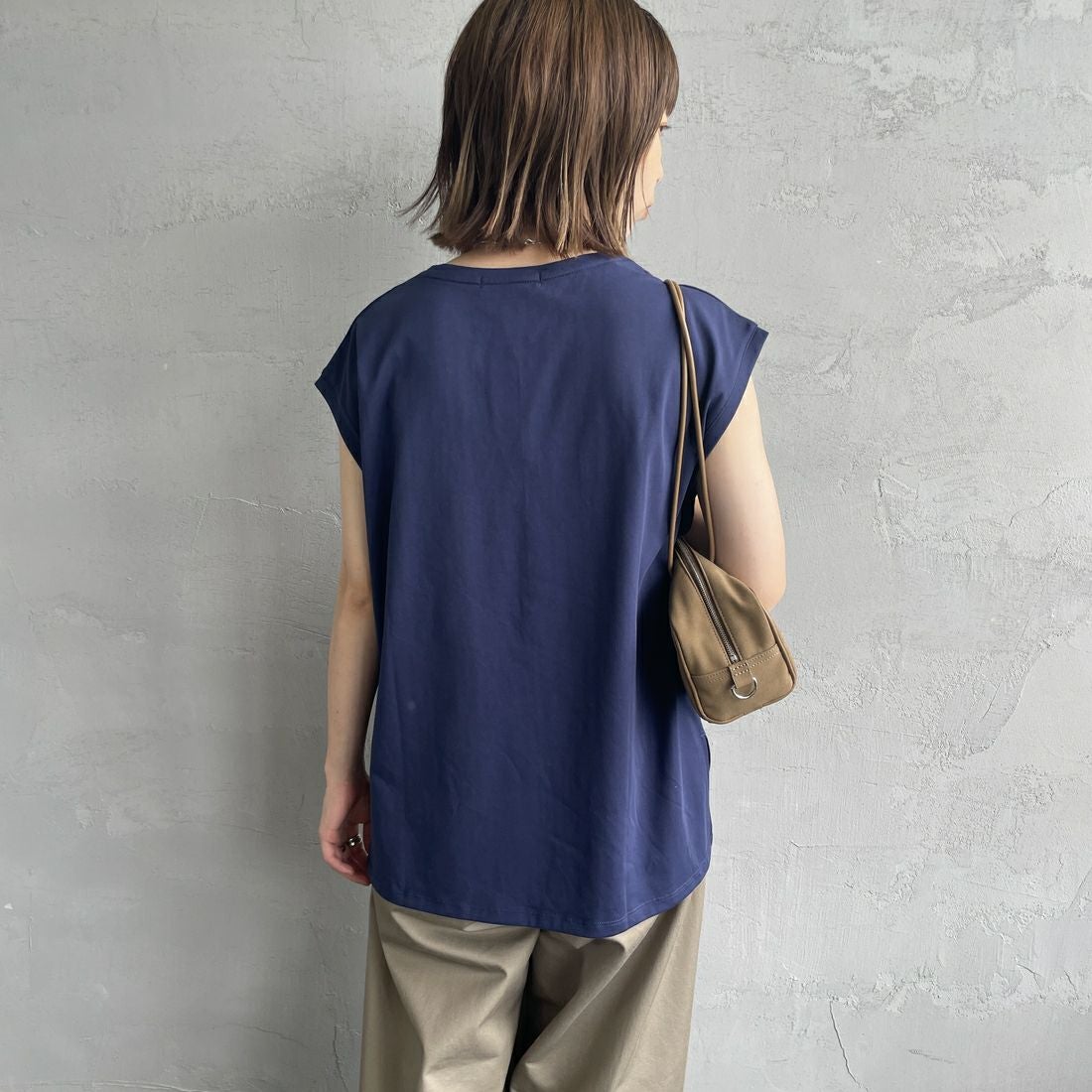 Maison de L'allure [メゾン ドゥ ラリュール] ラメアップリケノースリーブTシャツ [M25112026] 16 NAVY &&モデル身長：158cm 着用サイズ：F&&