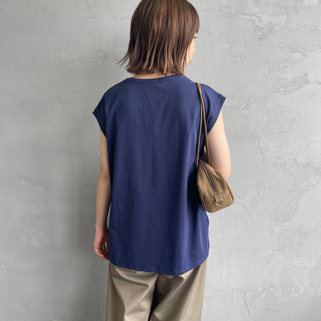 Maison de L'allure [メゾン ドゥ ラリュール] ラメアップリケノースリーブTシャツ [M25112026] 16 NAVY &&モデル身長：158cm 着用サイズ：F&&