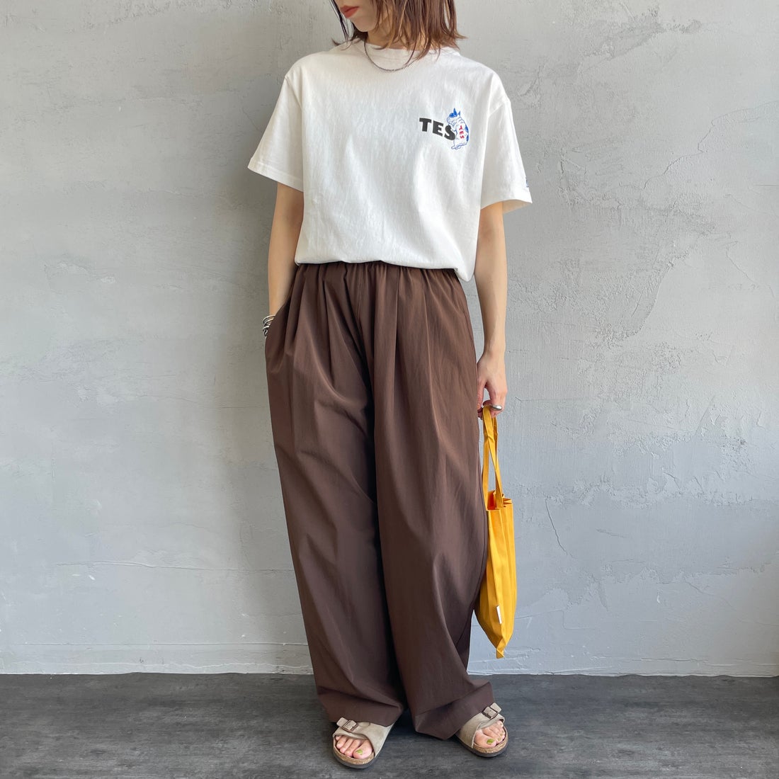 The Endless Summer [エンドレスサマー] 別注 BUHI ワンポイントロゴプリントTシャツ [FH-25574505-JF] 07 WHITE &&モデル身長：158cm 着用サイズ：S&&