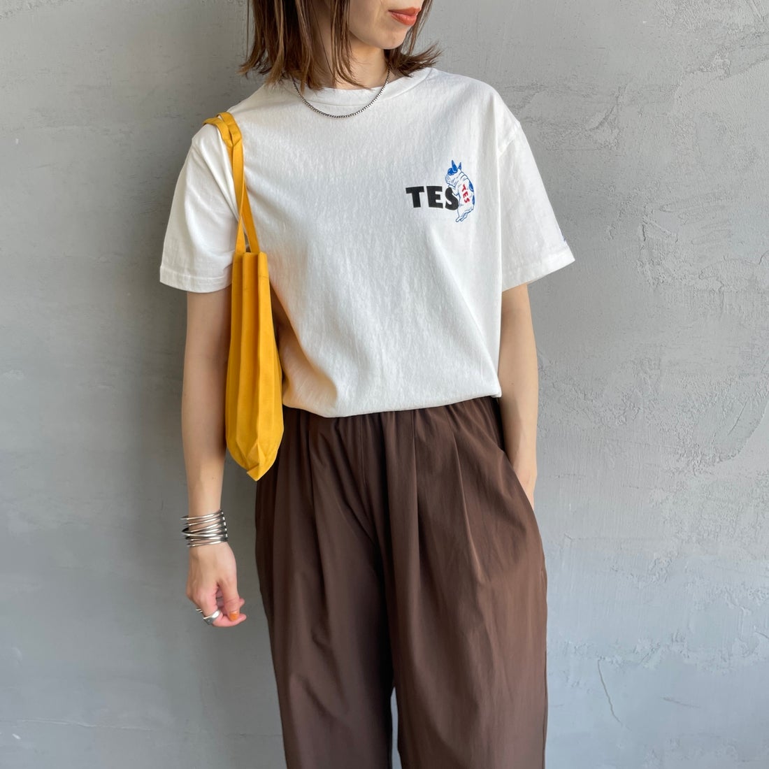 The Endless Summer [エンドレスサマー] 別注 BUHI ワンポイントロゴプリントTシャツ [FH-25574505-JF] 07 WHITE &&モデル身長：158cm 着用サイズ：S&&