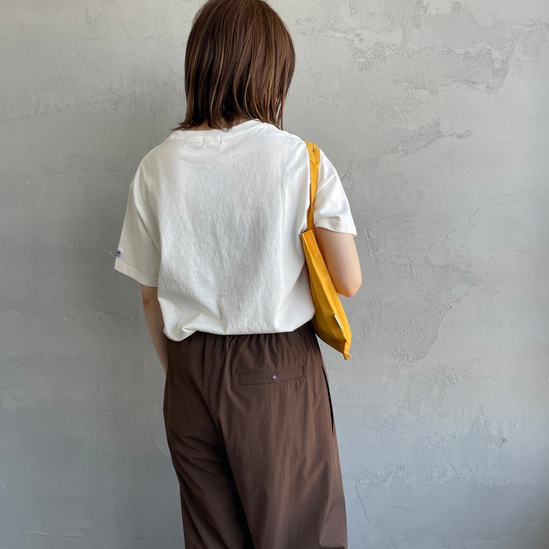 The Endless Summer [エンドレスサマー] 別注 BUHI ワンポイントロゴプリントTシャツ [FH-25574505-JF] 07 WHITE &&モデル身長：158cm 着用サイズ：S&&