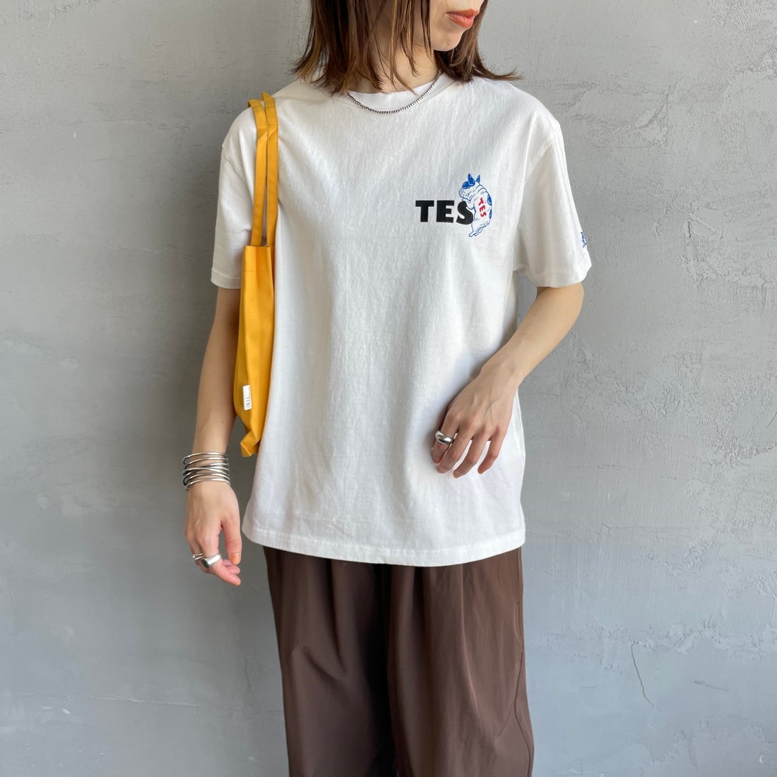 The Endless Summer [エンドレスサマー] 別注 BUHI ワンポイントロゴプリントTシャツ [FH-25574505-JF] 07 WHITE &&モデル身長：158cm 着用サイズ：S&&