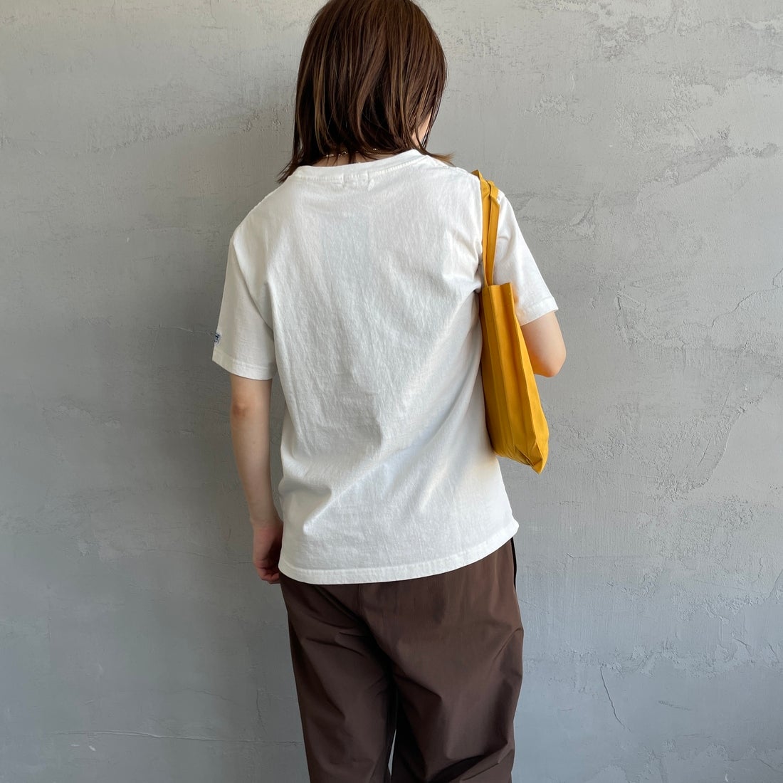 The Endless Summer [エンドレスサマー] 別注 BUHI ワンポイントロゴプリントTシャツ [FH-25574505-JF] 07 WHITE &&モデル身長：158cm 着用サイズ：S&&