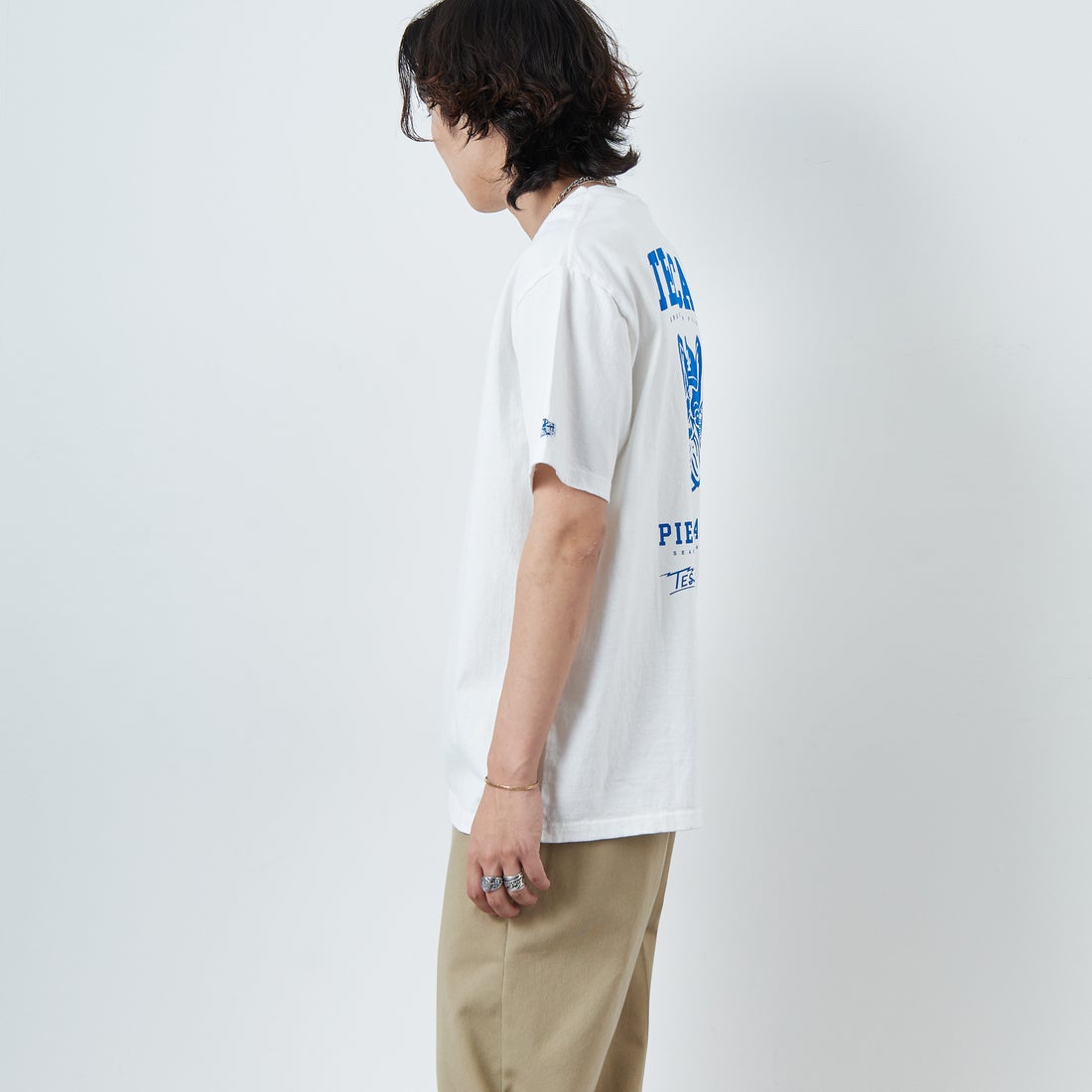 The Endless Summer [エンドレスサマー] 別注 BUHI LEAGUE バックプリントTシャツ [FH-25574506-JF] 07 WHITE &&モデル身長：179cm 着用サイズ：XL&&
