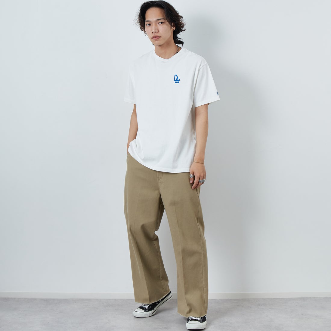 The Endless Summer [エンドレスサマー] 別注 BUHI LEAGUE バックプリントTシャツ [FH-25574506-JF] 07 WHITE &&モデル身長：179cm 着用サイズ：XL&&