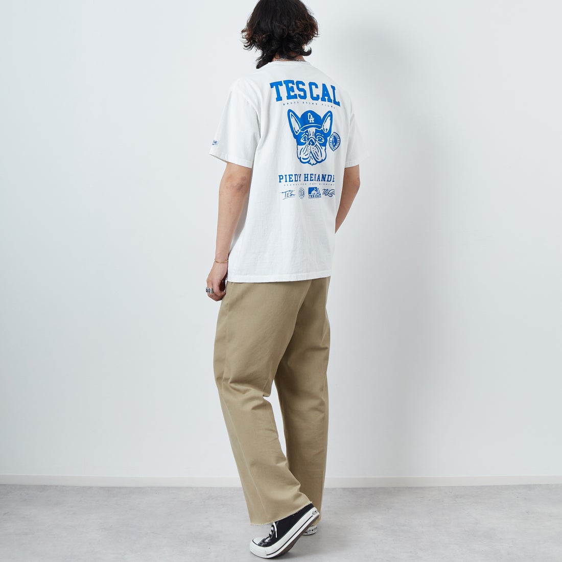 The Endless Summer [エンドレスサマー] 別注 BUHI LEAGUE バックプリントTシャツ [FH-25574506-JF] 07 WHITE &&モデル身長：179cm 着用サイズ：XL&&