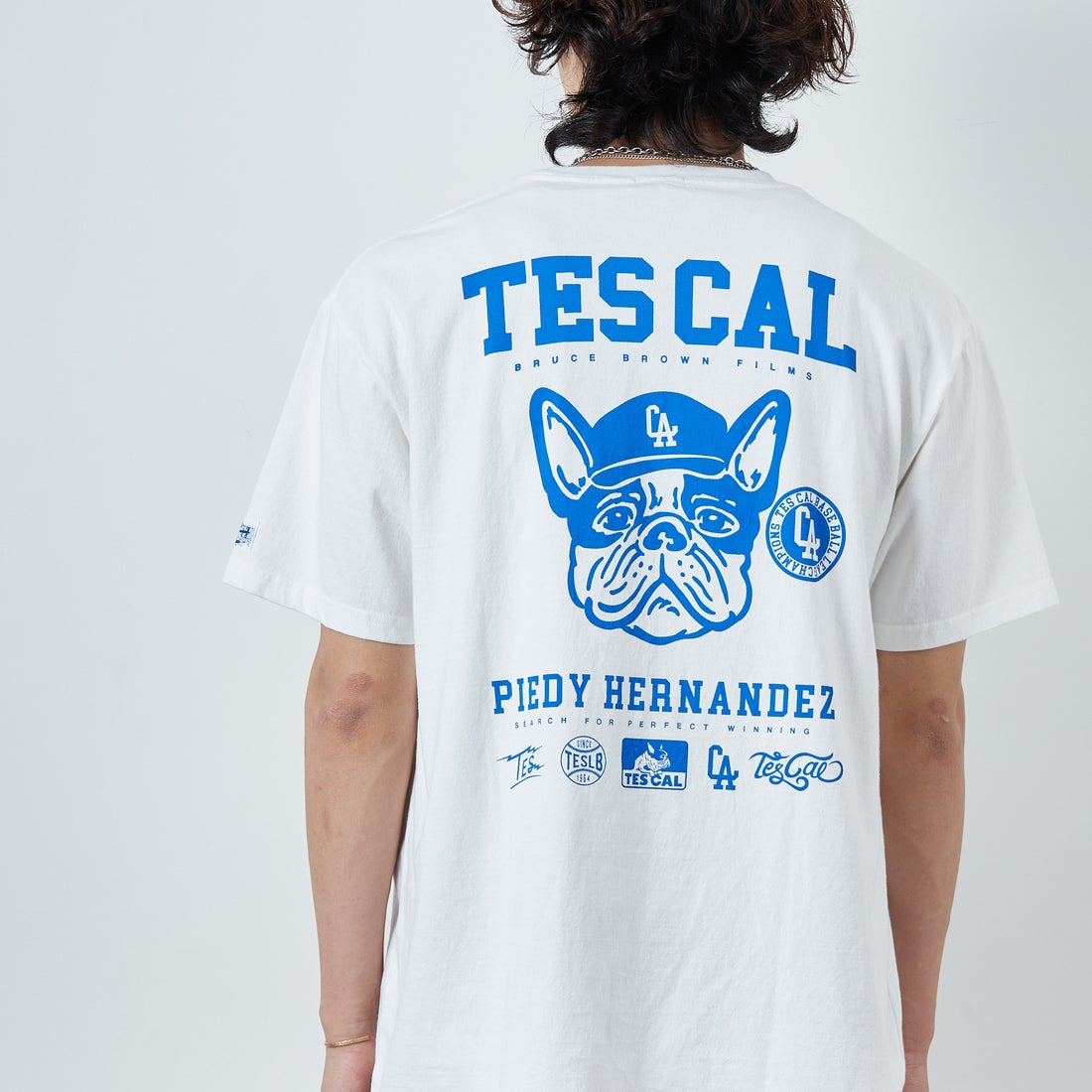 The Endless Summer [エンドレスサマー] 別注 BUHI LEAGUE バックプリントTシャツ [FH-25574506-JF] 07 WHITE &&モデル身長：179cm 着用サイズ：XL&&