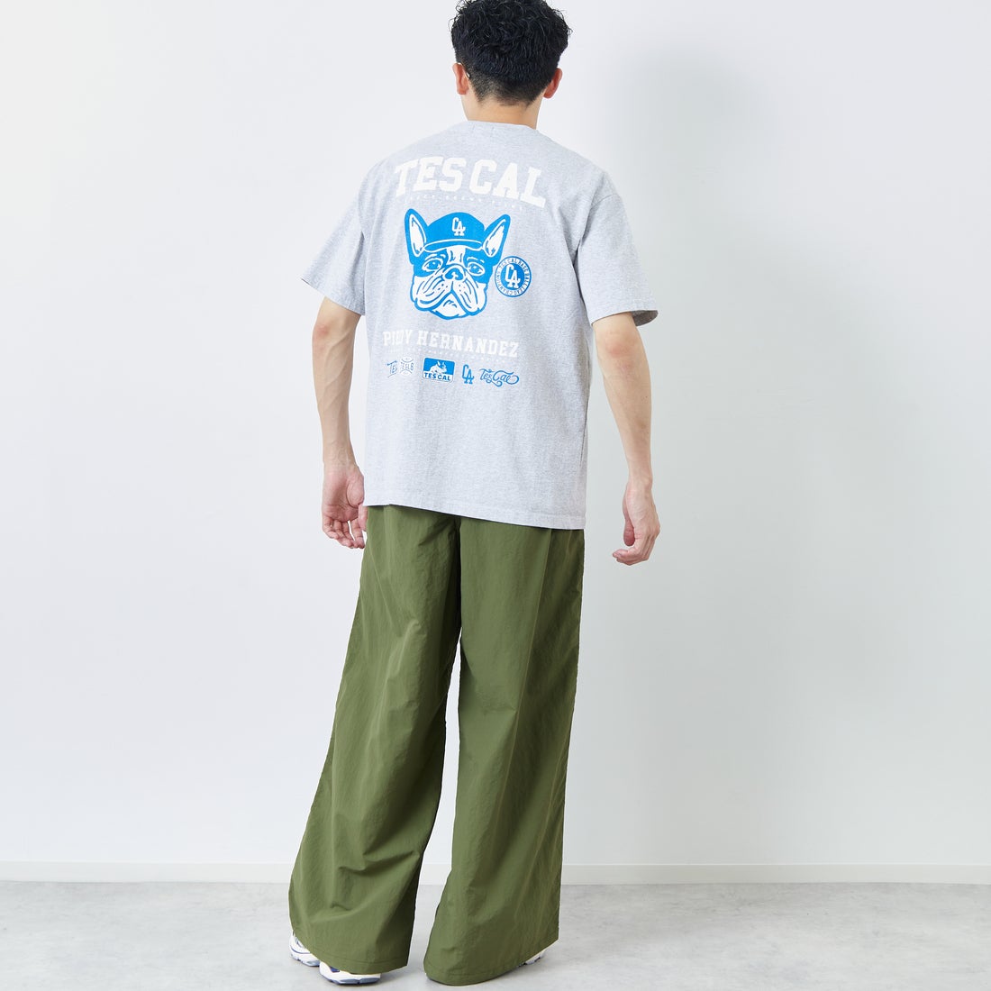 The Endless Summer [エンドレスサマー] 別注 BUHI LEAGUE バックプリントTシャツ [FH-25574506-JF] 03 MIX GRA &&モデル身長：168cm 着用サイズ：L&&