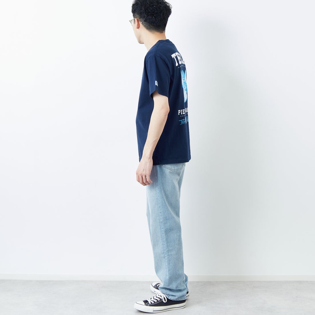 The Endless Summer [エンドレスサマー] 別注 BUHI LEAGUE バックプリントTシャツ [FH-25574506-JF] 60 NAVY &&モデル身長：168cm 着用サイズ：M&&
